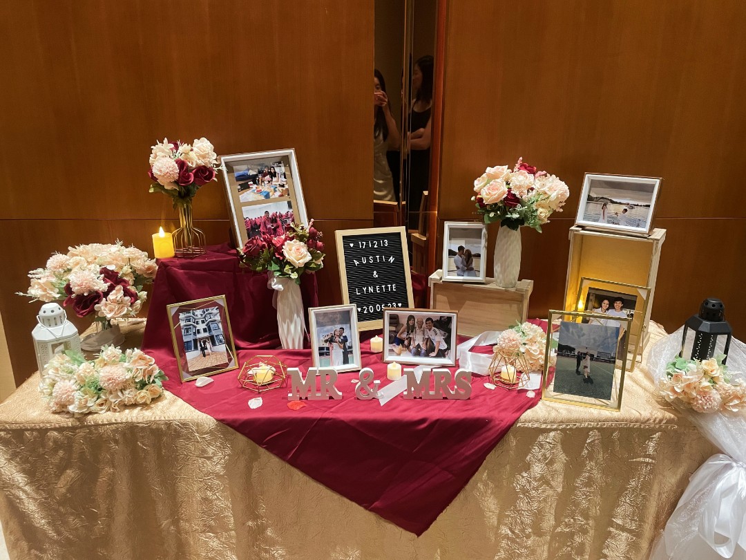 ý tưởng trang trí bàn ảnh cưới đơn giản mà tinh tế